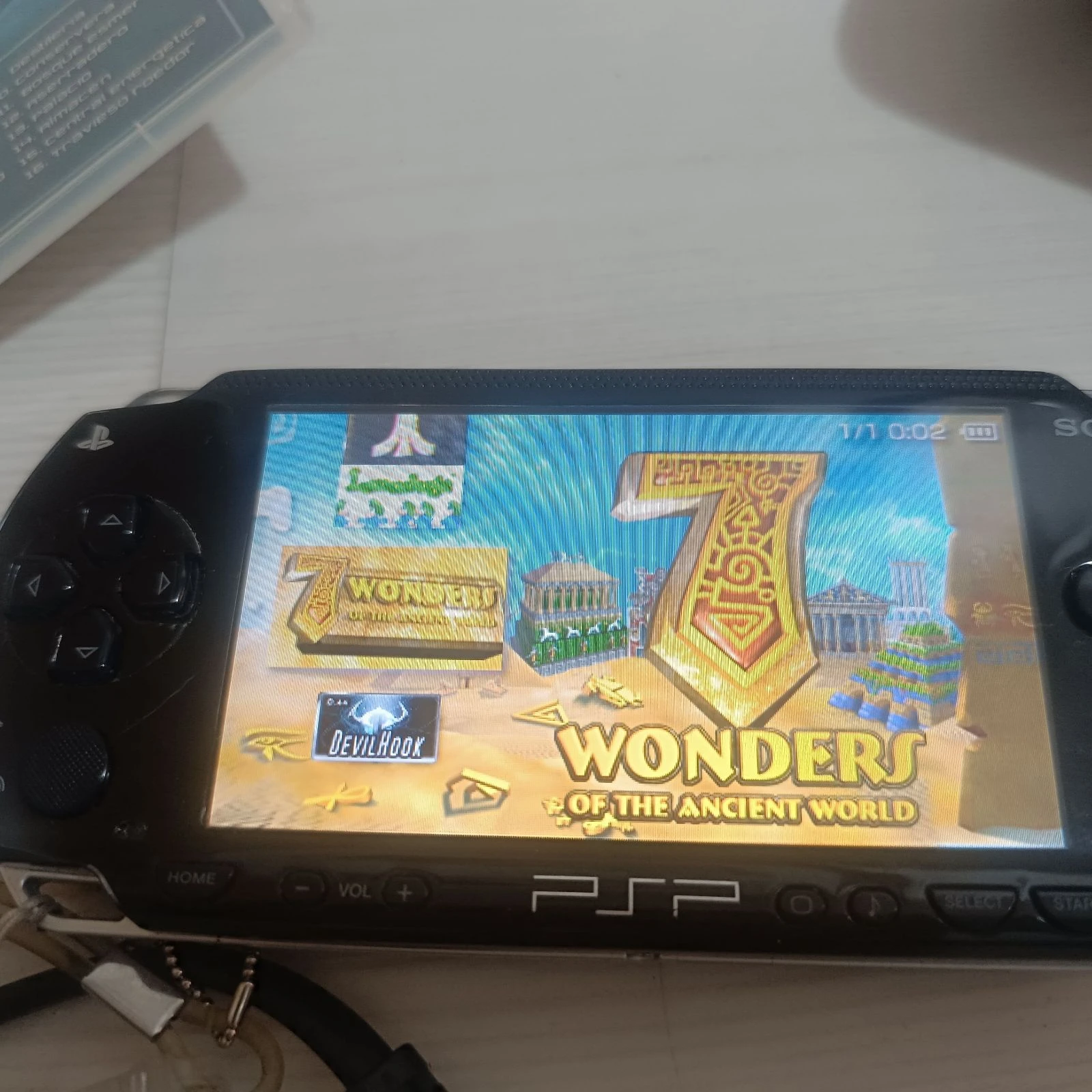 Pack Sony PSP + étui rigide + chargeur d'origine + carte 2 Go + 5 jeux – photo 4